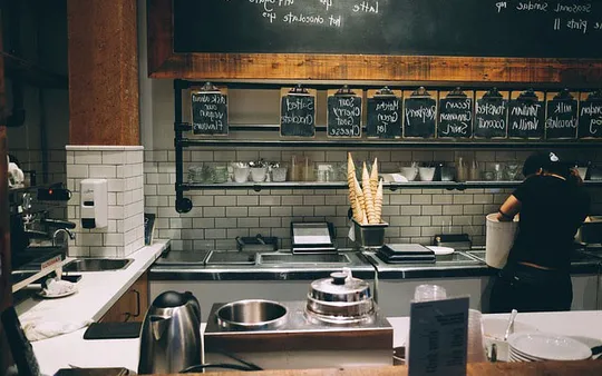The restaurant: tables, dishes and the bar.